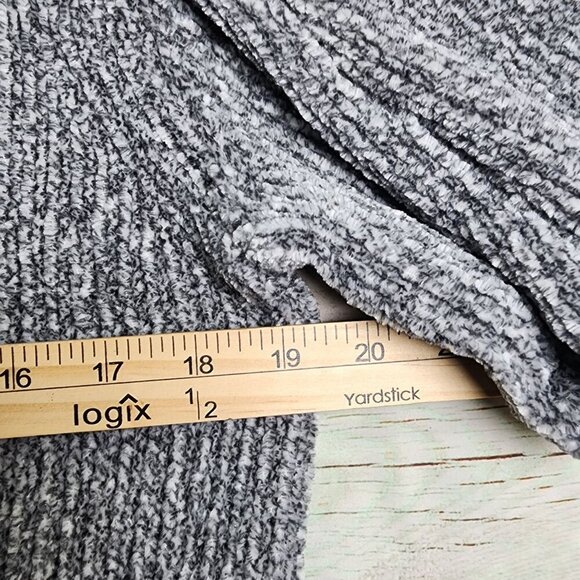 Orvis Womens Grey V-Neck Sweater S 100% Polyester Made In China - Picture 8 of 9